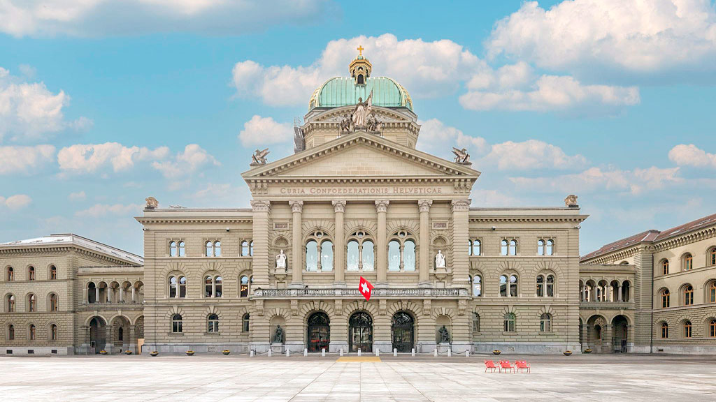 Suiza, Defensa antiaérea, Patriot, Consejo Federal Suizo, Martin Pfister, Defensa europea, Israel, Francia, Corea del Sur, Misiles Patriot, Seguridad europea, Industria de defensa, Suiza compra un segundo sistema antimisiles, por qué Suiza busca alternativas al Patriot, Suiza negocia sistemas de defensa con Israel, retraso en la entrega de los Patriot, Suiza reduce su dependencia militar de Estados Unidos
