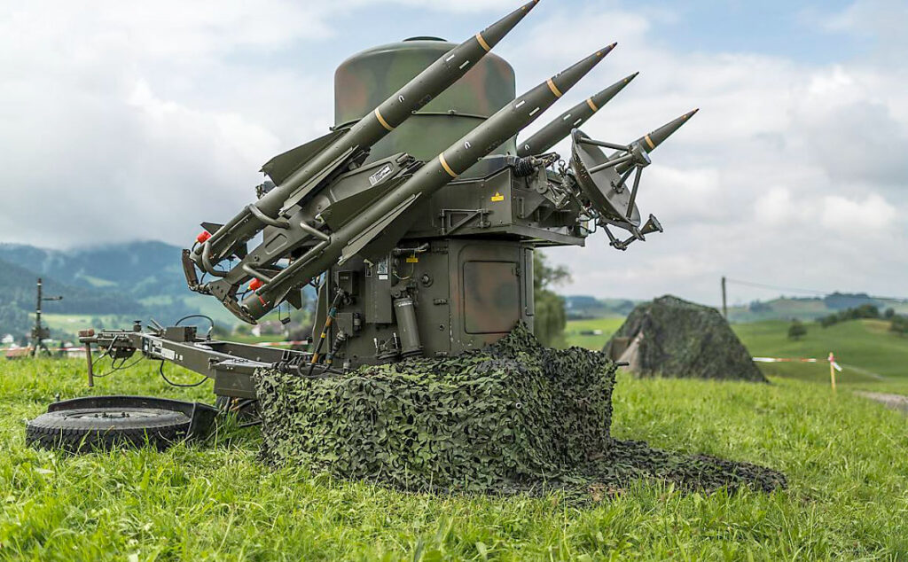 Suiza, Defensa antiaérea, Patriot, Consejo Federal Suizo, Martin Pfister, Defensa europea, Israel, Francia, Corea del Sur, Misiles Patriot, Seguridad europea, Industria de defensa, Suiza compra un segundo sistema antimisiles, por qué Suiza busca alternativas al Patriot, Suiza negocia sistemas de defensa con Israel, retraso en la entrega de los Patriot, Suiza reduce su dependencia militar de Estados Unidos