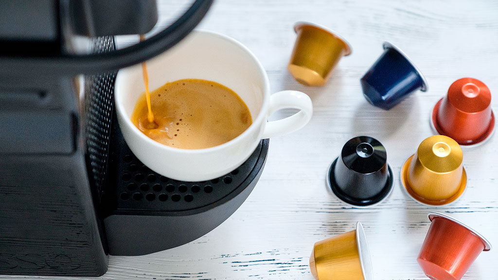 Suiza, café, exportaciones, Nespresso, Nestlé, Coffee Valley, Economía suiza, Comercio internacional, Café suizo, Cafeteras automáticas, Swiss Trade Monitor, Universidad de San Galo, Materias primas, Basilea, Sostenibilidad, Por qué Suiza es el segundo exportador mundial de café, Cómo un país que no cultiva café se convirtió en una potencia cafetera, El negocio multimillonario del café en Suiza, La historia detrás del café suizo y sus exportaciones, Suiza domina el mercado mundial del café sin producir un solo grano