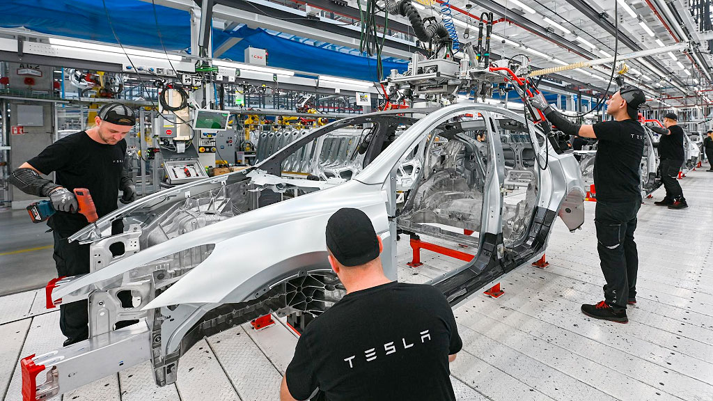 Tesla, Alemania, Grünheide, Elon Musk, Model Y, baterías Tesla, fábrica Tesla Europa, vehículos eléctricos Alemania, Andre Thierig, Gigafactory Berlin, Tesla empleo Alemania, producción de baterías, industria automotriz alemana, autos eléctricos