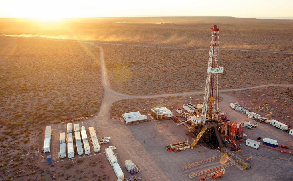 Vaca Muerta, Tecpetrol, Erdölingenieurwesen, Energiebranche, Argentinien, Fortín de Piedra, Ingenieurausbildung, Öl und Gas, Fachkräftemangel in Vaca Muerta, nur 70 Erdölingenieure in Argentinien, Tecpetrol fördert Nachwuchs für Energiebranche, Ausbildung für die Öl- und Gasindustrie, Vaca Muerta sucht dringend Ingenieure