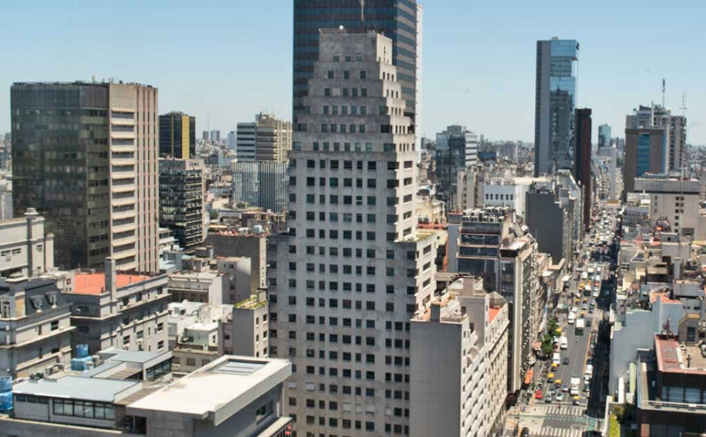 Wohnungsmarkt, Argentinien, Javier Milei, Mietrecht, Deutschland, Deregulierung, Friedrich-Naumann-Stiftung, Wohnungsbau, Mietrecht Argentinien, Deregulierung Argentinien, Javier Milei Wohnungsmarkt, Wohnraummangel Deutschland, Wohnungspolitik Deutschland, Mietpreise Buenos Aires, Friedrich-Naumann-Stiftung, Mate mit Hans-Dieter, Wohnungsmarkt Deutschland, Wohnungsangebot Buenos Aires, Liberalisierung Mietmarkt, Wohnungsbau und Regulierung, Auswirkungen der Deregulierung des Mietrechts in Argentinien, Wohnungsmarkt unter Javier Milei, Was Deutschland von Argentinien lernen kann, Wohnraummangel und Mietpreisregulierung, Podcast über Wohnungsmarkt und Mietrecht