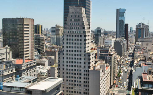 Wohnungsmarkt, Argentinien, Javier Milei, Mietrecht, Deutschland, Deregulierung, Friedrich-Naumann-Stiftung, Wohnungsbau, Mietrecht Argentinien, Deregulierung Argentinien, Javier Milei Wohnungsmarkt, Wohnraummangel Deutschland, Wohnungspolitik Deutschland, Mietpreise Buenos Aires, Friedrich-Naumann-Stiftung, Mate mit Hans-Dieter, Wohnungsmarkt Deutschland, Wohnungsangebot Buenos Aires, Liberalisierung Mietmarkt, Wohnungsbau und Regulierung, Auswirkungen der Deregulierung des Mietrechts in Argentinien, Wohnungsmarkt unter Javier Milei, Was Deutschland von Argentinien lernen kann, Wohnraummangel und Mietpreisregulierung, Podcast über Wohnungsmarkt und Mietrecht