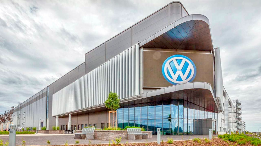Volkswagen, BMW, Industria automotriz, Alemania, Economía alemana, China, Automóviles eléctricos, Crisis industrial, automóviles alemanes, crisis de Volkswagen, crisis de BMW, mercado automotor alemán, industria alemana, autos eléctricos China, fabricantes alemanes, Arno Antlitz, Milan Nedeljkovic, economía alemana, empleo industrial Alemania, automotrices alemanas, por qué Volkswagen está en crisis, BMW reduce previsiones de ganancias, crisis de la industria automotriz en Alemania, competencia china y automotrices alemanas, futuro de Volkswagen y BMW