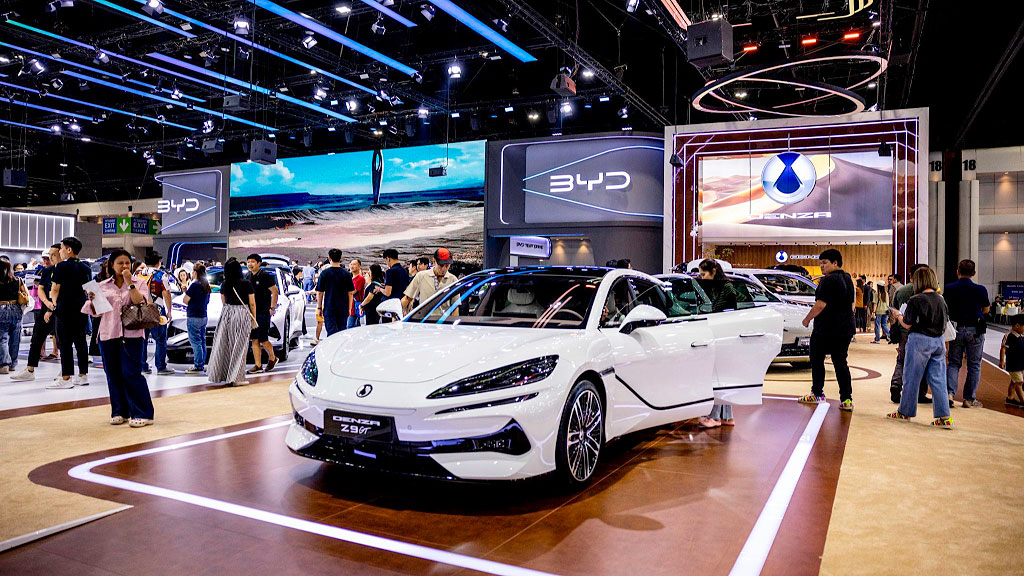 Volkswagen, BMW, Industria automotriz, Alemania, Economía alemana, China, Automóviles eléctricos, Crisis industrial, automóviles alemanes, crisis de Volkswagen, crisis de BMW, mercado automotor alemán, industria alemana, autos eléctricos China, fabricantes alemanes, Arno Antlitz, Milan Nedeljkovic, economía alemana, empleo industrial Alemania, automotrices alemanas, por qué Volkswagen está en crisis, BMW reduce previsiones de ganancias, crisis de la industria automotriz en Alemania, competencia china y automotrices alemanas, futuro de Volkswagen y BMW