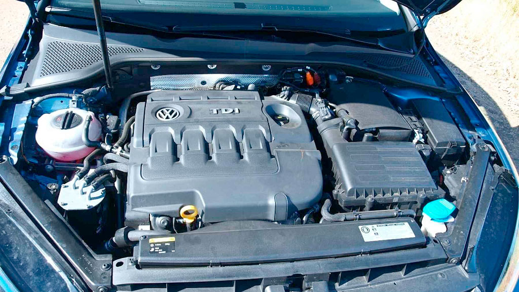 Volkswagen, Motores de combustión, Combustibles sintéticos, Industria automotriz, Alemania, E-fuels, Unión Europea, Transición energética, Mazda, Skyactiv-X, Tecnología automotriz, Bruselas, Euro 7, Movilidad sostenible, Combined Combustion System, Volkswagen motor del futuro, motor de combustión Europa, combustibles sintéticos, e-fuels, Volkswagen e-fuels, motor gasolina y diésel, tecnología automotriz alemana, motores de combustión 2035, regulación europea automóviles, Mazda Skyactiv-X, combustión por compresión, industria automotriz europea, futuro de los motores de combustión, combustibles alternativos, Euro 7, Volkswagen Alemania, El motor de Volkswagen que podría salvar la combustión en Europa, Cómo funciona el motor que combina tecnologías de gasolina y diésel, Por qué los combustibles sintéticos pueden cambiar el futuro del automóvil europeo