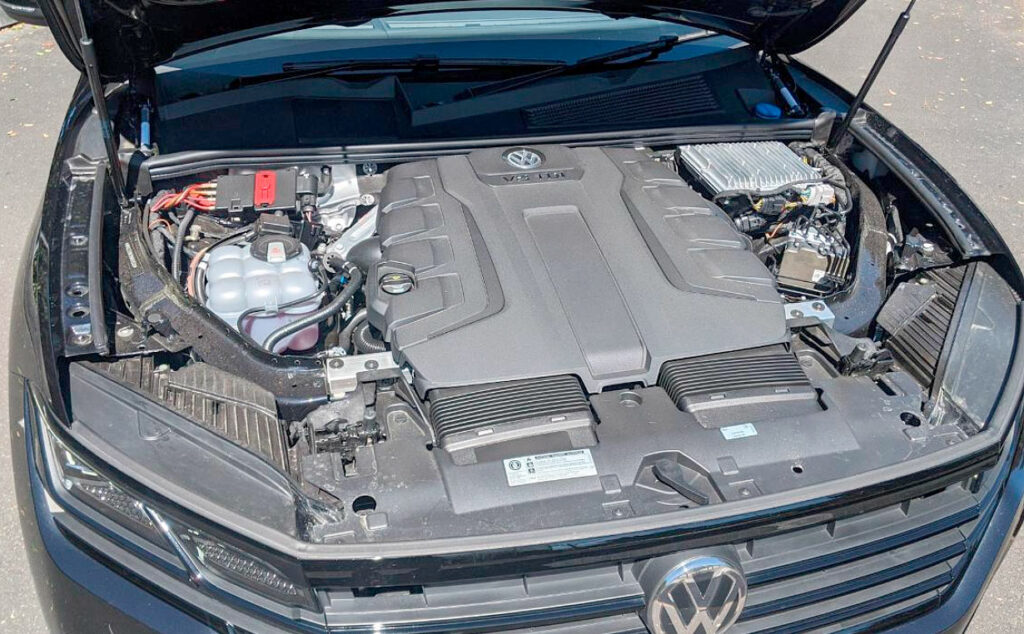 Volkswagen, Motores de combustión, Combustibles sintéticos, Industria automotriz, Alemania, E-fuels, Unión Europea, Transición energética, Mazda, Skyactiv-X, Tecnología automotriz, Bruselas, Euro 7, Movilidad sostenible, Combined Combustion System, Volkswagen motor del futuro, motor de combustión Europa, combustibles sintéticos, e-fuels, Volkswagen e-fuels, motor gasolina y diésel, tecnología automotriz alemana, motores de combustión 2035, regulación europea automóviles, Mazda Skyactiv-X, combustión por compresión, industria automotriz europea, futuro de los motores de combustión, combustibles alternativos, Euro 7, Volkswagen Alemania, El motor de Volkswagen que podría salvar la combustión en Europa, Cómo funciona el motor que combina tecnologías de gasolina y diésel, Por qué los combustibles sintéticos pueden cambiar el futuro del automóvil europeo