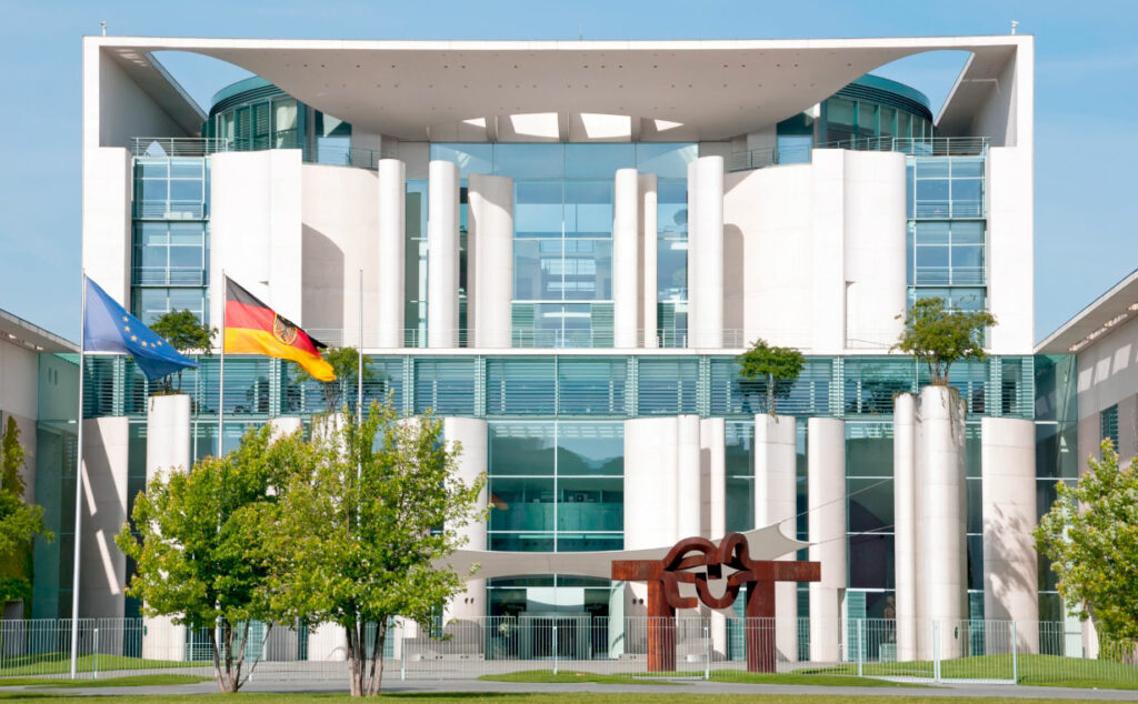Alemania, Talibanes, Friedrich Merz , Deportaciones, Alexander Dobrindt, Afganistán, Pro Asyl, derechos humanos, política migratoria, Hamid Nangialay Kabiri, Alemania negocia con los talibanes, deportaciones de afganos desde Alemania, Alemania permite diplomáticos talibanes, Merz deportaciones Afganistán, política migratoria alemana Afganistán