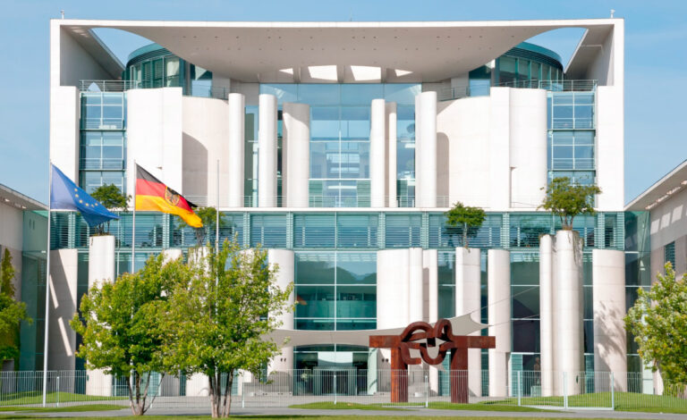 Alemania, Talibanes, Friedrich Merz , Deportaciones, Alexander Dobrindt, Afganistán, Pro Asyl, derechos humanos, política migratoria, Hamid Nangialay Kabiri, Alemania negocia con los talibanes, deportaciones de afganos desde Alemania, Alemania permite diplomáticos talibanes, Merz deportaciones Afganistán, política migratoria alemana Afganistán