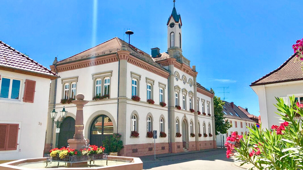Auggen, Alemania, herencia, Hans-Joachim Neitzel, Baden-Württemberg, pueblo alemán, legado millonario, herencia millonaria, municipio de Auggen, físico alemán, testamento, desarrollo municipal, escuela primaria, fundación ciudadana, comunidad local, patrimonio municipal