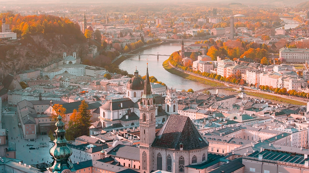 Austria, Redes sociales, Unión Europea, menores de 14 años, prohibición de redes sociales, TikTok, Instagram, Snapchat, Magnus Brunner, verificación de edad, educación digital, alfabetización mediática, protección de menores, ciberbullying, regulación de redes sociales, seguridad digital infantil