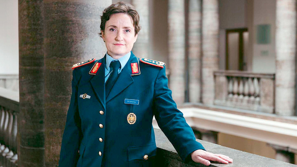 Bundeswehr, Fuerzas Armadas de Alemania, mujeres militares, reclutamiento militar Alemania, mujeres en la Bundeswehr, ejército alemán, Boris Pistorius, Nicole Schilling, OTAN, defensa alemana, soldados alemanes, personal militar Alemania, igualdad de género en el ejército, por qué hay pocas mujeres militares en Alemania, cuántas mujeres integran la Bundeswehr, reclutamiento femenino en el ejército alemán, Bundeswehr busca mujeres, mujeres en las fuerzas armadas alemanas, crisis de reclutamiento en Alemania