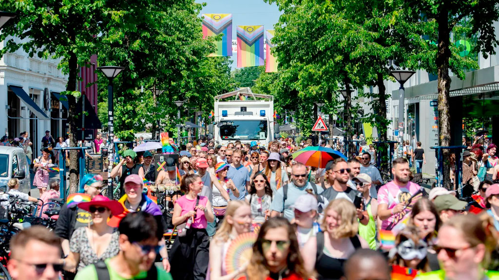 Christopher Street Day, Colonia, Comunidad LGBTQIA+, Alemania, Orgullo LGBTQIA+, Derechos humanos, Herbert Reul, AfD, Diversidad, Igualdad, Derechos civiles, Renania del Norte-Westfalia, Marcha del Orgullo, Marcha del Orgullo de Colonia 2026, Christopher Street Day Colonia, comunidad LGBTQIA+ Alemania, derechos queer Alemania, orgullo LGBTQIA+ Colonia, Alemania y derechos LGBTQIA+