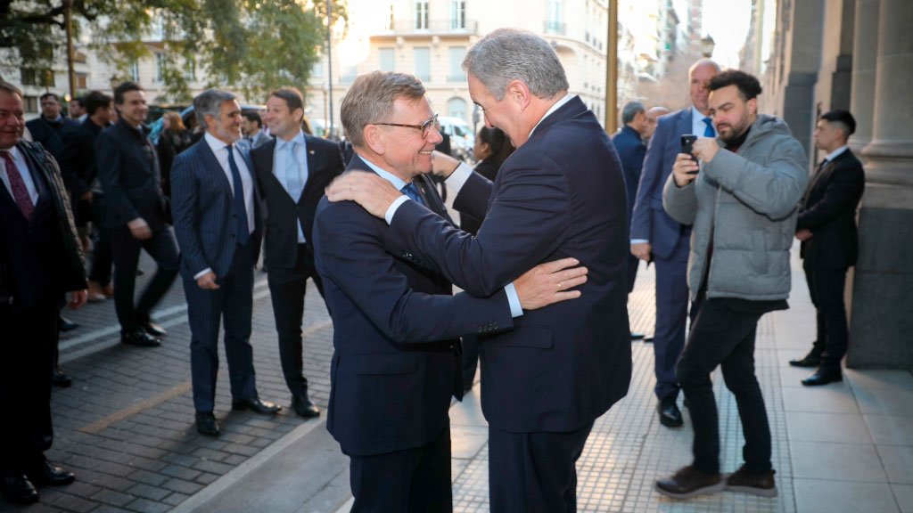 Johann Wadephul, Argentinien, Buenos Aires, Deutschland, AHK Argentinien, Mercosur, Rohstoffe, Lithium, Außenpolitik, Diplomatie, Wirtschaft, IHRA, Pablo Quirno, Friedrich Merz, River Plate, Parque de la Memoria, San Telmo, Johann Wadephul besucht Argentinien, Deutschland vertieft Beziehungen zu Argentinien, Strategische Partnerschaft Deutschland Argentinien, Deutsche Außenpolitik in Lateinamerika, Warum Deutschland auf Argentinien setzt, Wadephul Buenos Aires Reportage