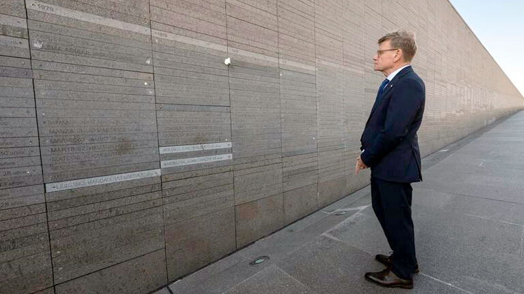Johann Wadephul, Argentinien, Buenos Aires, Deutschland, AHK Argentinien, Mercosur, Rohstoffe, Lithium, Außenpolitik, Diplomatie, Wirtschaft, IHRA, Pablo Quirno, Friedrich Merz, River Plate, Parque de la Memoria, San Telmo, Johann Wadephul besucht Argentinien, Deutschland vertieft Beziehungen zu Argentinien, Strategische Partnerschaft Deutschland Argentinien, Deutsche Außenpolitik in Lateinamerika, Warum Deutschland auf Argentinien setzt, Wadephul Buenos Aires Reportage