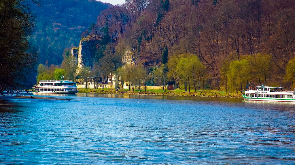 Danubio, Alemania, cianobacterias, algas verdeazules, algas azules, Kelheim, Baviera, contaminación del agua, agua contaminada, alerta sanitaria, perros intoxicados, muerte de un perro, calidad del agua, floración de cianobacterias, toxinas en el agua, riesgo para mascotas, riesgo para bañistas, río Danubio, cambio climático y ríos, salud ambiental