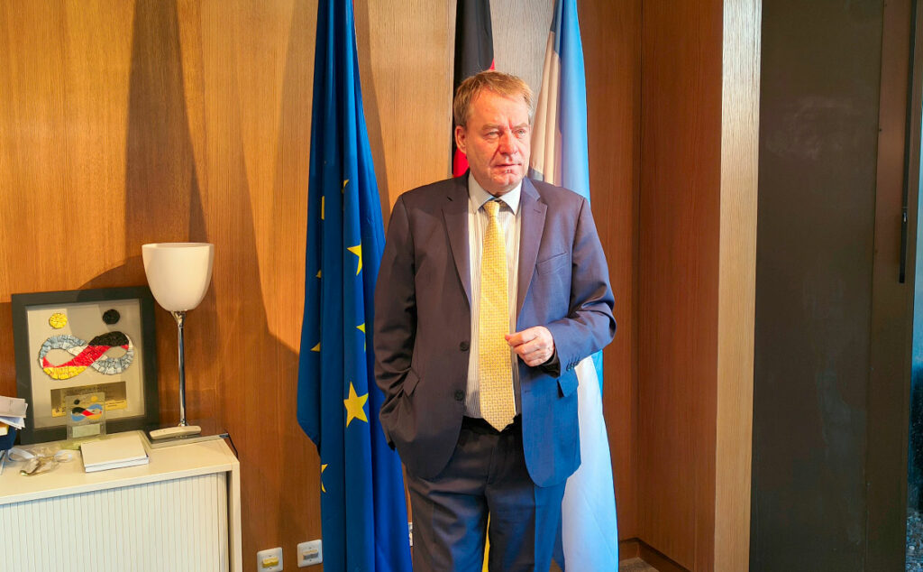 Dieter Lamlé, Deutschen Botschaft in Buenos Aires, Argentinien, Deutschland, Deutsch-argentinische Beziehungen, Deutsche Gemeinschaft, Diplomatie, Buenos Aires, Deutscher Botschafter Argentinien, Deutsche Botschaft Buenos Aires, Deutschland Argentinien, Deutsch-argentinische Beziehungen, Deutsche Gemeinschaft in Argentinien, Abschied Dieter Lamlé, Botschafter Deutschland Argentinien, Deutsche Schulen Argentinien, Deutsch-argentinische Vereine, Mercosur EU-Abkommen, Deutsche Unternehmen in Argentinien, Daimler Truck Argentinien, Jugendaustausch Deutschland Argentinien, Diplomatische Beziehungen, Wer ist Dieter Lamlé?, Deutscher Botschafter in Argentinien, Deutsche Botschaft Buenos Aires, Deutsch-argentinische Freundschaft, Deutschland und Argentinien Beziehungen, Deutsche Gemeinschaft in Argentinien, Abschied des deutschen Botschafters, Deutsche Schulen in Argentinien