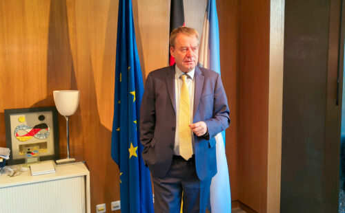 Dieter Lamlé, Deutschen Botschaft in Buenos Aires, Argentinien, Deutschland, Deutsch-argentinische Beziehungen, Deutsche Gemeinschaft, Diplomatie, Buenos Aires, Deutscher Botschafter Argentinien, Deutsche Botschaft Buenos Aires, Deutschland Argentinien, Deutsch-argentinische Beziehungen, Deutsche Gemeinschaft in Argentinien, Abschied Dieter Lamlé, Botschafter Deutschland Argentinien, Deutsche Schulen Argentinien, Deutsch-argentinische Vereine, Mercosur EU-Abkommen, Deutsche Unternehmen in Argentinien, Daimler Truck Argentinien, Jugendaustausch Deutschland Argentinien, Diplomatische Beziehungen, Wer ist Dieter Lamlé?, Deutscher Botschafter in Argentinien, Deutsche Botschaft Buenos Aires, Deutsch-argentinische Freundschaft, Deutschland und Argentinien Beziehungen, Deutsche Gemeinschaft in Argentinien, Abschied des deutschen Botschafters, Deutsche Schulen in Argentinien