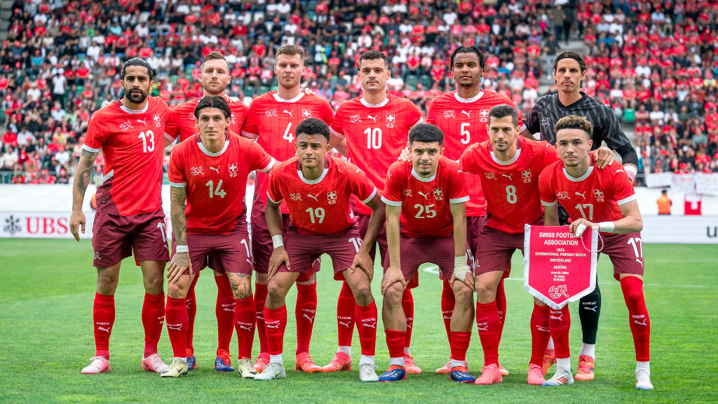 Selección de Suiza, Granit Xhaka, Murat Yakin, selección suiza de fútbol, Suiza en el Mundial 2026, Suiza Mundial 2026, la Nati, Granit Xhaka, Murat Yakin, fútbol suizo, Selección de Suiza historia, Suiza cuartos de final, Suiza Argentina Mundial 2026, Suiza en los Mundiales, generación de Granit Xhaka, formación juvenil en Suiza, cantera del fútbol suizo, Asociación Suiza de Fútbol, Bundesliga y fútbol suizo, futbolistas suizos en la Bundesliga, multiculturalidad en la selección suiza, Breel Embolo, Johan Manzambi, Gregor Kobel, Ardon Jashari, Ricardo Rodríguez, desarrollo del fútbol suizo, Mundial sub-17 de 2009, Suiza sub-17, recambio generacional de Suiza, sistema de formación suizo, selecciones europeas, Mundial de fútbol 2026, cómo Suiza llegó a la élite del fútbol mundial, por qué creció la Selección de Suiza, el camino de Suiza hacia los cuartos de final, influencia de la Bundesliga en la Selección de Suiza, cómo funciona la formación juvenil del fútbol suizo, por qué Suiza dejó de ser una sorpresa, la mejor actuación de Suiza desde 1954, qué cambió en el fútbol suizo, historia de Granit Xhaka con la selección, multiculturalidad en el fútbol de Suiza