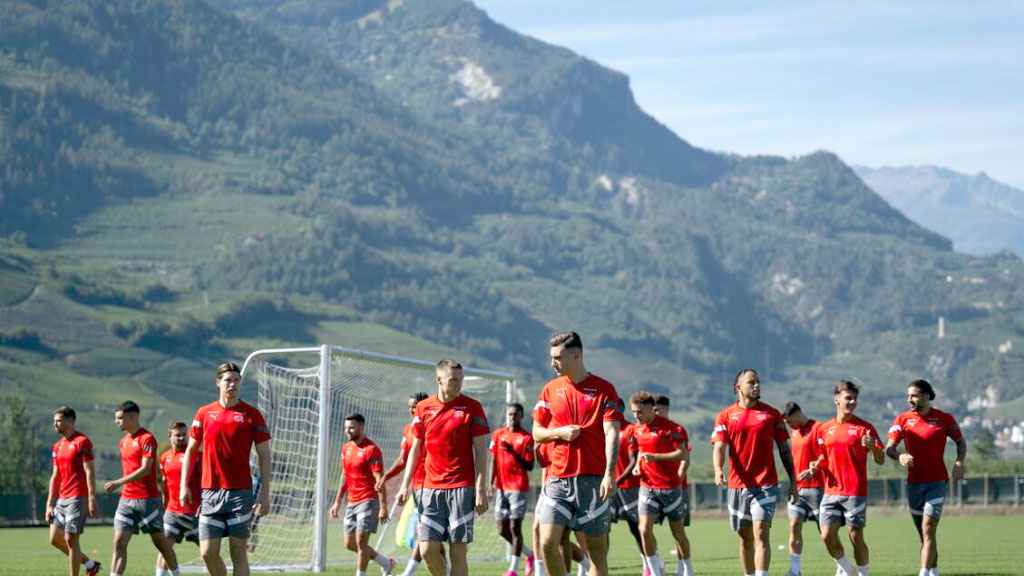 Selección de Suiza, Granit Xhaka, Murat Yakin, selección suiza de fútbol, Suiza en el Mundial 2026, Suiza Mundial 2026, la Nati, Granit Xhaka, Murat Yakin, fútbol suizo, Selección de Suiza historia, Suiza cuartos de final, Suiza Argentina Mundial 2026, Suiza en los Mundiales, generación de Granit Xhaka, formación juvenil en Suiza, cantera del fútbol suizo, Asociación Suiza de Fútbol, Bundesliga y fútbol suizo, futbolistas suizos en la Bundesliga, multiculturalidad en la selección suiza, Breel Embolo, Johan Manzambi, Gregor Kobel, Ardon Jashari, Ricardo Rodríguez, desarrollo del fútbol suizo, Mundial sub-17 de 2009, Suiza sub-17, recambio generacional de Suiza, sistema de formación suizo, selecciones europeas, Mundial de fútbol 2026, cómo Suiza llegó a la élite del fútbol mundial, por qué creció la Selección de Suiza, el camino de Suiza hacia los cuartos de final, influencia de la Bundesliga en la Selección de Suiza, cómo funciona la formación juvenil del fútbol suizo, por qué Suiza dejó de ser una sorpresa, la mejor actuación de Suiza desde 1954, qué cambió en el fútbol suizo, historia de Granit Xhaka con la selección, multiculturalidad en el fútbol de Suiza