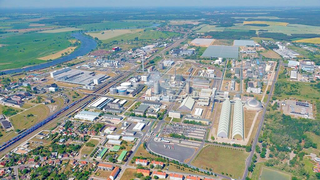 Industria química alemana, Industria farmacéutica, Alemania, industria química del este de Alemania, industria farmacéutica Alemania, inversiones en Alemania, industria alemana, Merz Dessau, VCI Alemania, costos energéticos Alemania, competitividad industrial alemana, química y farmacia Alemania, producción química Alemania, burocracia en Alemania, industria del este alemán