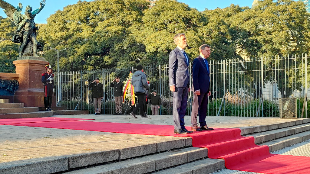 Johann Wadephul, Alemania, Argentina, Relaciones Argentina-Alemania, Embajada de Alemania, Pablo Quirno, Alemania, Argentina, Unión Europea-Mercosur, Minerales críticos, IHRA, Plaza San Martín, Palacio San Martín, Diplomacia, Relaciones exteriores, Comunidad alemana, Cámara Argentino-Alemana, Dieter Lamlé, Johann Wadephul visita Argentina, Alemania fortalece relaciones con Argentina, Alemania y Argentina minerales críticos, Memorándum Alemania Argentina, Wadephul Palacio San Martín, Alemania apoya acuerdo Mercosur Unión Europea, Alemania respalda ingreso argentino a la OCDE, Relaciones diplomáticas entre Alemania y Argentina, Visita oficial del canciller alemán a Buenos Aires