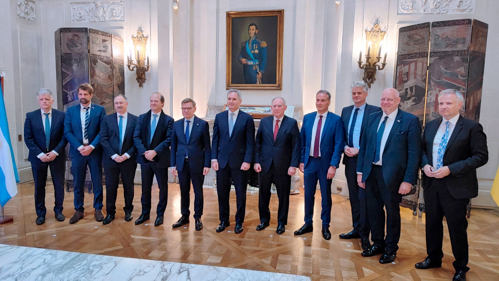Johann Wadephul, Alemania, Argentina, Relaciones Argentina-Alemania, Embajada de Alemania, Pablo Quirno, Alemania, Argentina, Unión Europea-Mercosur, Minerales críticos, IHRA, Plaza San Martín, Palacio San Martín, Diplomacia, Relaciones exteriores, Comunidad alemana, Cámara Argentino-Alemana, Dieter Lamlé, Johann Wadephul visita Argentina, Alemania fortalece relaciones con Argentina, Alemania y Argentina minerales críticos, Memorándum Alemania Argentina, Wadephul Palacio San Martín, Alemania apoya acuerdo Mercosur Unión Europea, Alemania respalda ingreso argentino a la OCDE, Relaciones diplomáticas entre Alemania y Argentina, Visita oficial del canciller alemán a Buenos Aires