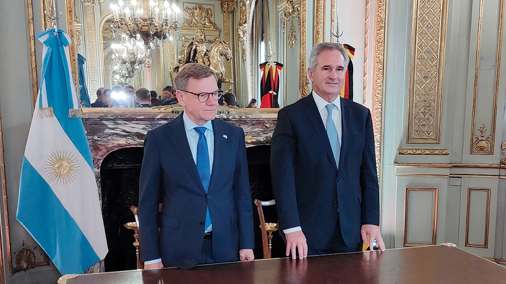 Johann Wadephul, Alemania, Argentina, Relaciones Argentina-Alemania, Embajada de Alemania, Pablo Quirno, Alemania, Argentina, Unión Europea-Mercosur, Minerales críticos, IHRA, Plaza San Martín, Palacio San Martín, Diplomacia, Relaciones exteriores, Comunidad alemana, Cámara Argentino-Alemana, Dieter Lamlé, Johann Wadephul visita Argentina, Alemania fortalece relaciones con Argentina, Alemania y Argentina minerales críticos, Memorándum Alemania Argentina, Wadephul Palacio San Martín, Alemania apoya acuerdo Mercosur Unión Europea, Alemania respalda ingreso argentino a la OCDE, Relaciones diplomáticas entre Alemania y Argentina, Visita oficial del canciller alemán a Buenos Aires