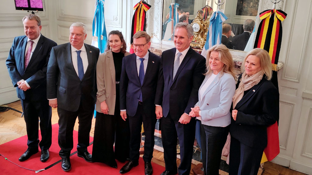 Johann Wadephul, Alemania, Argentina, Relaciones Argentina-Alemania, Embajada de Alemania, Pablo Quirno, Alemania, Argentina, Unión Europea-Mercosur, Minerales críticos, IHRA, Plaza San Martín, Palacio San Martín, Diplomacia, Relaciones exteriores, Comunidad alemana, Cámara Argentino-Alemana, Dieter Lamlé, Johann Wadephul visita Argentina, Alemania fortalece relaciones con Argentina, Alemania y Argentina minerales críticos, Memorándum Alemania Argentina, Wadephul Palacio San Martín, Alemania apoya acuerdo Mercosur Unión Europea, Alemania respalda ingreso argentino a la OCDE, Relaciones diplomáticas entre Alemania y Argentina, Visita oficial del canciller alemán a Buenos Aires