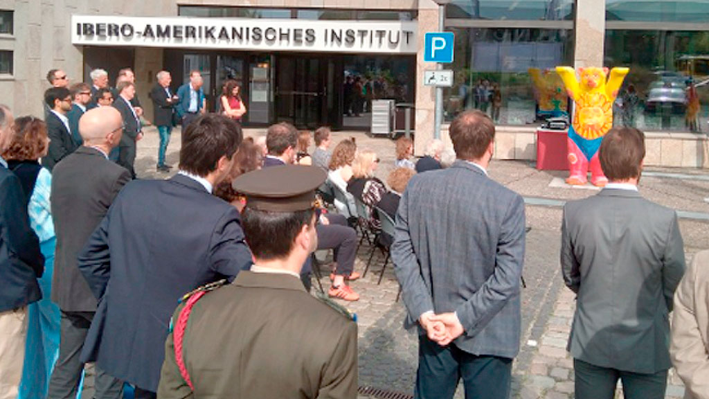 José de San Martín, Berlín, relaciones argentino-alemanas, Embajada Argentina en Alemania, Federación de Asociaciones Argentino-Germanas, Stiftung Verbundenheit, Betina Pasquali de Fonseca, Federico Leonhardt, Monumento a San Martín, Comunidad alemana, Alemania, Argentina, Amistad argentino-alemana, Instituto Ibero-Americano, monumento San Martín Berlín, San Martín Alemania, relaciones Argentina Alemania, Embajada Argentina Berlín, Federación de Asociaciones Argentino-Germanas, Stiftung Verbundenheit, monumento argentino en Berlín, comunidad alemana Argentina