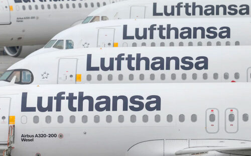 Lufthansa, aerolíneas, low cost, Alemania, SWISS, Turismo, Transporte aéreo, Lufthansa cambio de asiento, Lufthansa check-in, Grupo Lufthansa, SWISS Airlines, Austrian Airlines, Brussels Airlines, Discover Airlines, vuelos de larga distancia, selección de asiento, aerolíneas tradicionales, aerolíneas low cost, transporte aéreo, tarifas aéreas, pasajeros Lufthansa, cargos adicionales aerolíneas, ancillary revenues, industria aeronáutica, Europa aviación, Lufthansa cobra por cambiar asiento, nueva tarifa Lufthansa, elegir asiento Lufthansa, Lufthansa vuelos internacionales, Lufthansa nuevos cargos, diferencias entre Lufthansa y low cost