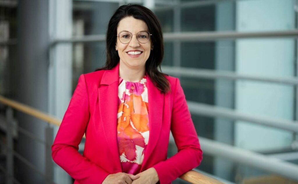 Martina Englhardt-Kopf, AHK