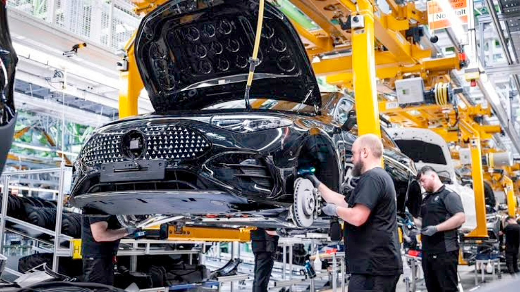 Mercedes-Benz, Geely, industria automotriz, Mercedes-Benz CLA 2025, Mercedes CLA Hybrid, motor M252, Geely Mercedes-Benz, Aurobay, HORSE Powertrain, motor desarrollado en China, Mercedes-Benz y Geely, industria automotriz, automóvil híbrido, motor turbo 1.5, electrificación Mercedes-Benz, alianza Mercedes-Geely, motores híbridos, Mercedes CLA nuevo
