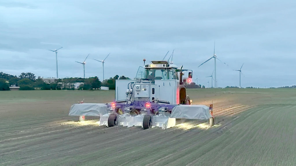 agricultura, Alemania, inteligencia artificial, Robot agrícola, Tecnología láser, Rainer Carstens, Naiture, Innovación, Agricultura de precisión, Malezas, Automatización agrícola, Herbicidas, Agricultura sostenible, Cultivos orgánicos, Robot desmalezador, Innovación agrícola, Cultivo de zanahorias, robot para eliminar malezas, láser para agricultura, agricultura ecológica Alemania, inteligencia artificial agricultura, robot agrícola con láser, desmalezado sin herbicidas, innovación agrícola Alemania, agricultura de precisión