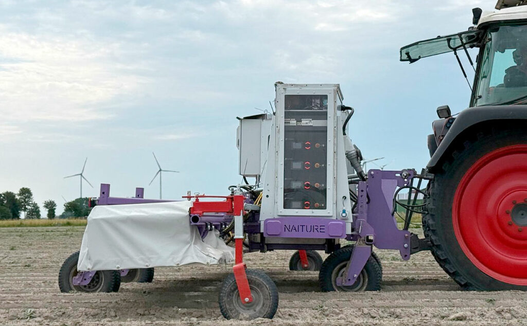 agricultura, Alemania, inteligencia artificial, Robot agrícola, Tecnología láser, Rainer Carstens, Naiture, Innovación, Agricultura de precisión, Malezas, Automatización agrícola, Herbicidas, Agricultura sostenible, Cultivos orgánicos, Robot desmalezador, Innovación agrícola, Cultivo de zanahorias, robot para eliminar malezas, láser para agricultura, agricultura ecológica Alemania, inteligencia artificial agricultura, robot agrícola con láser, desmalezado sin herbicidas, innovación agrícola Alemania, agricultura de precisión