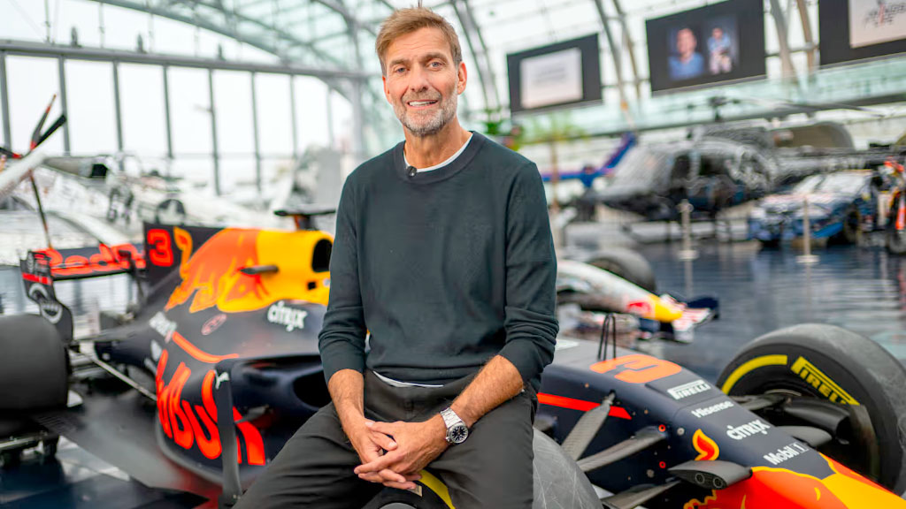 Red Bull, Dietrich Mateschitz, empresa austríaca, Economía, Marketing, Austria, Mark Mateschitz, bebidas energéticas, energy drinks, Monster, Celsius, marketing deportivo, Red Bull Racing, Fórmula 1, Jürgen Klopp, Red Bull Media House, mercado mundial, bebidas energéticas Europa, Comisión Europea, bebidas energéticas y salud, industria de bebidas, estrategia empresarial, sucesión empresarial