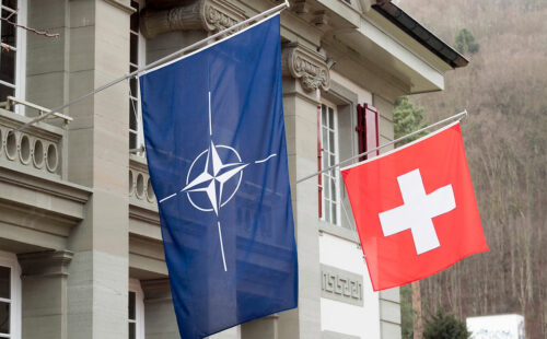 Suiza, OTAN, Ammunition Support Partnership, Política de defensa, neutralidad suiza, NSPA, compra conjunta de municiones, Agencia de Apoyo y Adquisiciones de la OTAN, política de defensa suiza, cooperación con la OTAN, industria de defensa suiza, Consejo Federal suizo, Ammunition Support Partnership, seguridad europea, ¿Suiza ingresó a la OTAN?, Suiza y la OTAN, neutralidad de Suiza, Suiza compra municiones OTAN, NSPA Suiza, cooperación militar Suiza OTAN