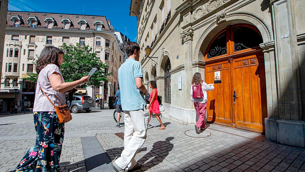 Suiza, Confianza institucional, Democracia directa, modelo político suizo, democracia directa en Suiza, sistema político de Suiza, confianza en el Gobierno suizo, instituciones públicas de Suiza, participación ciudadana en Suiza, estabilidad política de Suiza, Suiza como ejemplo para Europa, modelo suizo en Europa, fortaleza institucional de Suiza, Gobierno de concordancia, Consejo Federal suizo, federalismo suizo, referendos en Suiza, confianza en la democracia, confianza ciudadana, OCDE confianza institucional, política suiza, instituciones suizas, democracia suiza, estabilidad económica de Suiza, principio de milicia suizo, prestigio internacional de Suiza, relación entre Suiza y Europa, confianza en las instituciones públicas, por qué los suizos confían en su Gobierno, cómo funciona la democracia directa en Suiza, por qué Suiza es políticamente estable, qué países tienen mayor confianza institucional, cómo fortalece Suiza sus instituciones, por qué el modelo suizo interesa en Europa, diferencias entre el sistema político suizo y el argentino, cómo participa la ciudadanía en la política suiza