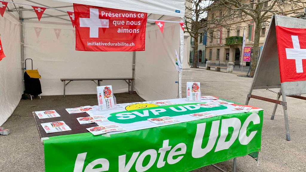 Suiza, Confianza institucional, Democracia directa, modelo político suizo, democracia directa en Suiza, sistema político de Suiza, confianza en el Gobierno suizo, instituciones públicas de Suiza, participación ciudadana en Suiza, estabilidad política de Suiza, Suiza como ejemplo para Europa, modelo suizo en Europa, fortaleza institucional de Suiza, Gobierno de concordancia, Consejo Federal suizo, federalismo suizo, referendos en Suiza, confianza en la democracia, confianza ciudadana, OCDE confianza institucional, política suiza, instituciones suizas, democracia suiza, estabilidad económica de Suiza, principio de milicia suizo, prestigio internacional de Suiza, relación entre Suiza y Europa, confianza en las instituciones públicas, por qué los suizos confían en su Gobierno, cómo funciona la democracia directa en Suiza, por qué Suiza es políticamente estable, qué países tienen mayor confianza institucional, cómo fortalece Suiza sus instituciones, por qué el modelo suizo interesa en Europa, diferencias entre el sistema político suizo y el argentino, cómo participa la ciudadanía en la política suiza