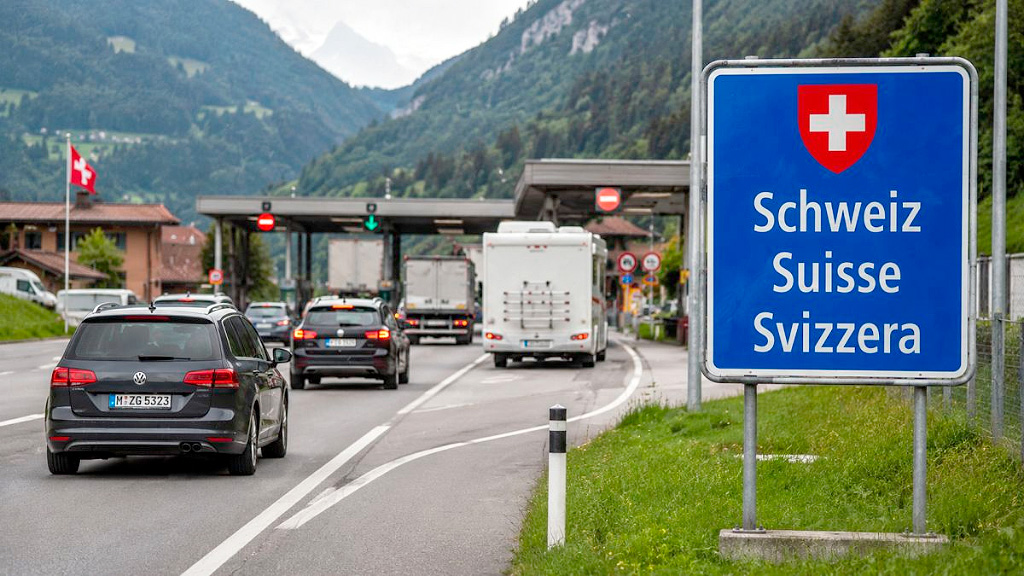 Suiza, Confianza institucional, Democracia directa, modelo político suizo, democracia directa en Suiza, sistema político de Suiza, confianza en el Gobierno suizo, instituciones públicas de Suiza, participación ciudadana en Suiza, estabilidad política de Suiza, Suiza como ejemplo para Europa, modelo suizo en Europa, fortaleza institucional de Suiza, Gobierno de concordancia, Consejo Federal suizo, federalismo suizo, referendos en Suiza, confianza en la democracia, confianza ciudadana, OCDE confianza institucional, política suiza, instituciones suizas, democracia suiza, estabilidad económica de Suiza, principio de milicia suizo, prestigio internacional de Suiza, relación entre Suiza y Europa, confianza en las instituciones públicas, por qué los suizos confían en su Gobierno, cómo funciona la democracia directa en Suiza, por qué Suiza es políticamente estable, qué países tienen mayor confianza institucional, cómo fortalece Suiza sus instituciones, por qué el modelo suizo interesa en Europa, diferencias entre el sistema político suizo y el argentino, cómo participa la ciudadanía en la política suiza