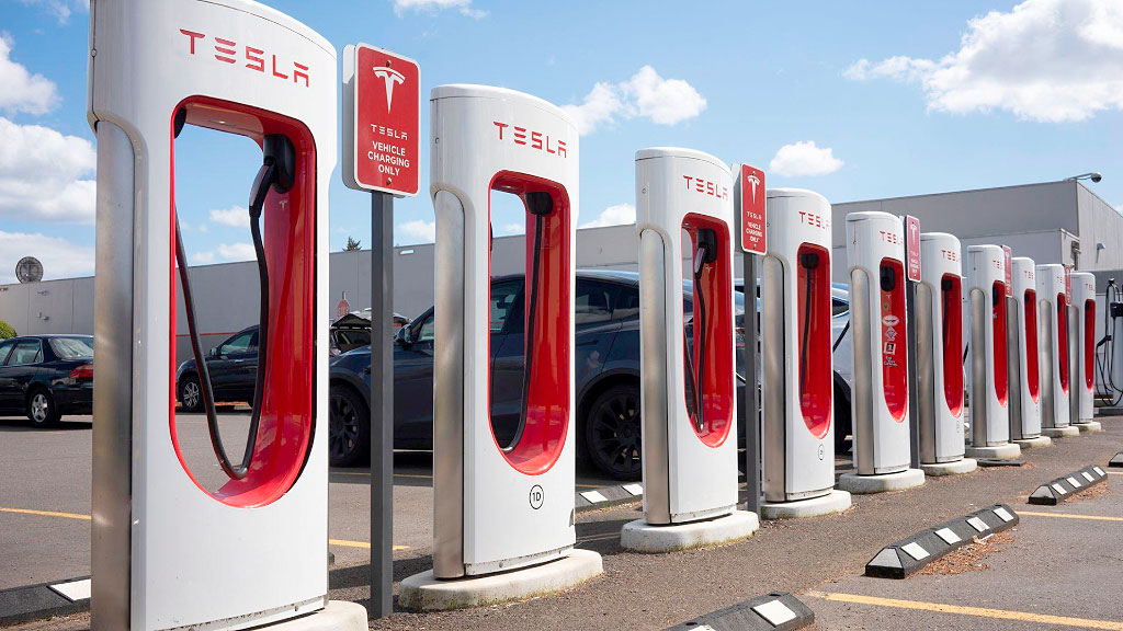 Tesla, Argentinien, YPF, Elektromobilität, Ladeinfrastruktur, Energie, Supercharger, Tesla Argentinien, Tesla YPF, Tesla Supercharger, Elektromobilität Argentinien, Ladeinfrastruktur Argentinien, YPF Tesla, Gigafactory Texas, Horacio Marín, Michael Snyder, Energiespeicher, Rechenzentren Argentinien, Elektroautos Argentinien, Tesla Lateinamerika, Tesla Südamerika, Energieinfrastruktur, YPF Luz, Batterietechnologie, Wann kommt Tesla nach Argentinien?, Tesla investiert in Argentinien, Tesla baut Supercharger in Argentinien, Elektromobilität in Argentinien, Tesla Kooperation YPF