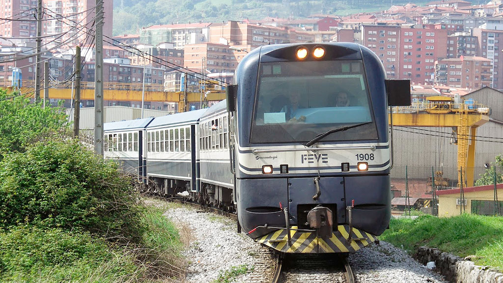 tren de hidrógeno, Stadler, Suiza, Cerdeña, ARST, Hidrógeno verde, Movilidad sostenible, Ferrocarriles, Innovación ferroviaria, Transporte ferroviario, Italia, Primer tren de hidrógeno de vía estrecha, Tren de hidrógeno de Stadler, Hidrógeno verde en ferrocarriles, Cómo funciona un tren de hidrógeno, Trenes sin emisiones, Ferrocarriles sostenibles en Europa, Tecnología ferroviaria suiza, Innovación ferroviaria en Suiza