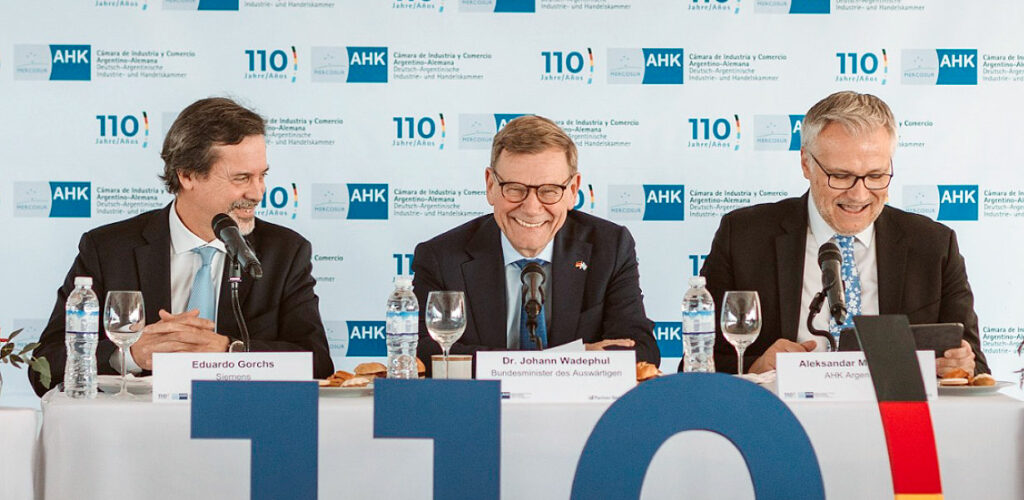 AHK Argentina, Johann Wadephul, Cooperación económica, Cámara Argentino-Alemana, Alemania, Argentina, Relaciones bilaterales, Empresas alemanas, Inversiones, Comercio bilateral, Eduardo Gorchs, Aleksandar Medjedovic, Comunidad alemana, Johann Wadephul visitó la AHK Argentina, AHK Argentina recibió al ministro alemán, Empresas alemanas invierten en Argentina, Cooperación económica entre Alemania y Argentina, Cámara Argentino-Alemana inversiones, Relaciones comerciales Alemania Argentina