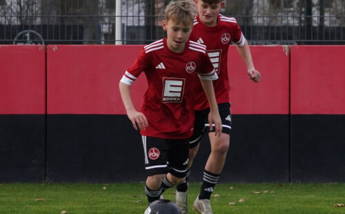 1. FC Nürnberg, Bundesliga, fútbol alemán, Javier Pinola, cantera del 1. FC Nürnberg, juveniles del Nürnberg, fútbol alemán, Miroslav Klose, Club-Weg, academia del Nürnberg, La Masía alemana, Dieter Frey, Max-Morlock-Stadion, jóvenes talentos alemanes y Javier Pinola Nürnberg.