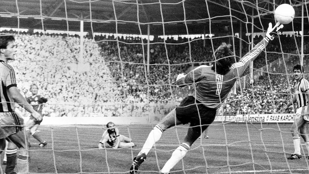 DFB-Pokal, Waldhof Mannheim, 1. FC Kaiserslautern, Copa de Alemania, violencia en el fútbol alemán, incidentes Waldhof Kaiserslautern, derbi Waldhof Kaiserslautern, hinchas Kaiserslautern, hinchas Waldhof Mannheim, Carl-Benz-Stadion, pirotecnia fútbol Alemania, fútbol alemán, incidentes Waldhof Mannheim Kaiserslautern, violencia Waldhof Mannheim Kaiserslautern