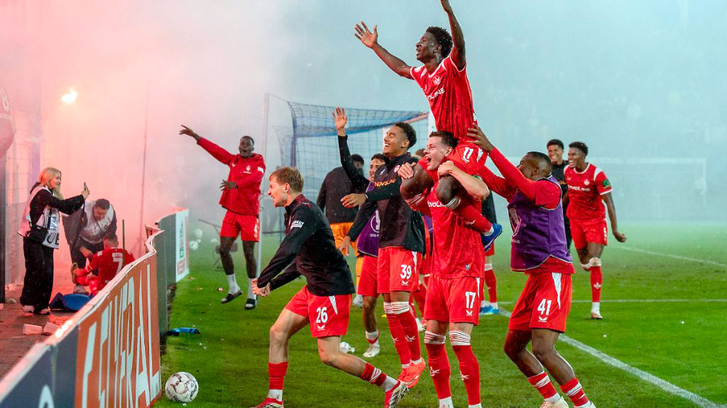 DFB-Pokal, Waldhof Mannheim, 1. FC Kaiserslautern, Copa de Alemania, violencia en el fútbol alemán, incidentes Waldhof Kaiserslautern, derbi Waldhof Kaiserslautern, hinchas Kaiserslautern, hinchas Waldhof Mannheim, Carl-Benz-Stadion, pirotecnia fútbol Alemania, fútbol alemán, incidentes Waldhof Mannheim Kaiserslautern, violencia Waldhof Mannheim Kaiserslautern