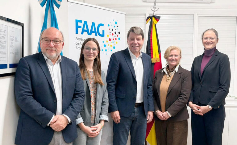 FAAG, Raíces Alemanas en Tandil, Transilvania, Federación de Asociaciones Argentino-Germanas, FAAG Argentina, Raíces Alemanas en Tandil, Elisabeth Malanchuk Samek, alemanes en Rumania, comunidad alemana en Rumania, Transilvania, sajones de Transilvania, comunidades germanoparlantes, Foro Democrático de los Alemanes en Rumania, intercambio argentino-alemán, cultura alemana en Argentina, jóvenes argentino-alemanes