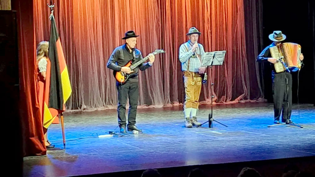 Fiesta del Inmigrante, Colectividad alemana, La Pampa, alemanes en La Pampa, comunidad alemana en Argentina, Descendientes de Alemanes en La Pampa, danzas alemanas, Ballet de Danzas Alemanas, Santa Rosa La Pampa, Teatro Español de Santa Rosa, colectividades de La Pampa, inmigración en La Pampa, tradiciones alemanas en Argentina, cultura alemana en Argentina, Asociación Descendientes de Alemanes en La Pampa