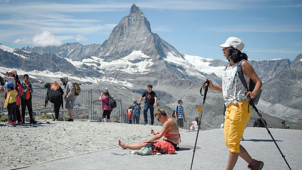 Matterhorn, Suiza, Alpes, desprendimiento en el Matterhorn, Matterhorn Suiza, Matterhorn Zermatt, Alpes suizos, desprendimiento de rocas, guías de montaña Matterhorn, riesgo de caída de rocas, permafrost en los Alpes, calor en los Alpes, Breuil-Cervinia, Zermatt, Liongrat