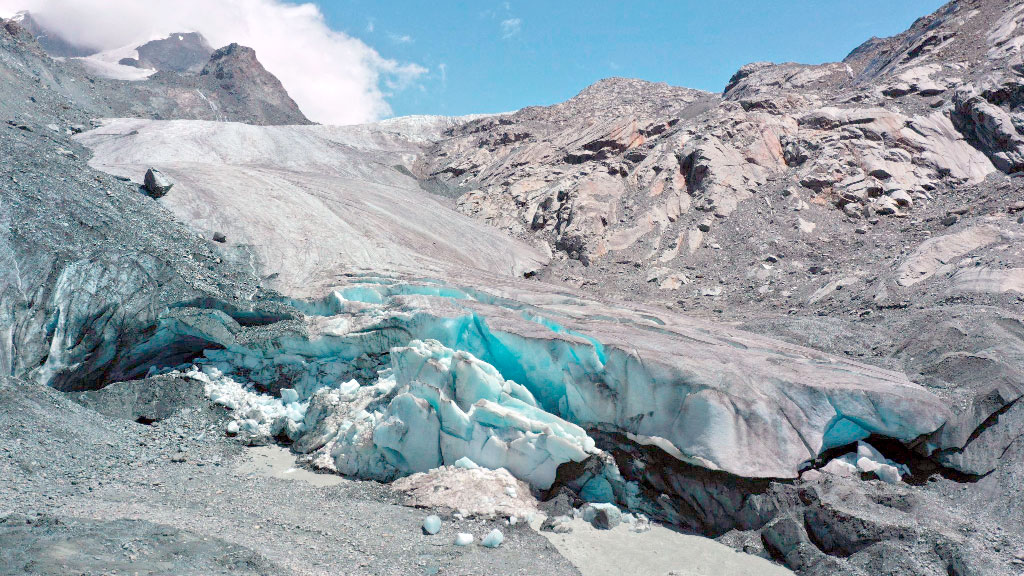 Matterhorn, Suiza, Alpes, desprendimiento en el Matterhorn, Matterhorn Suiza, Matterhorn Zermatt, Alpes suizos, desprendimiento de rocas, guías de montaña Matterhorn, riesgo de caída de rocas, permafrost en los Alpes, calor en los Alpes, Breuil-Cervinia, Zermatt, Liongrat